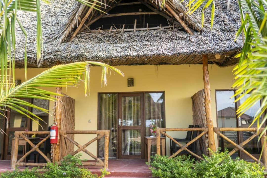 Amber Lodge Pongwe Exterior photo