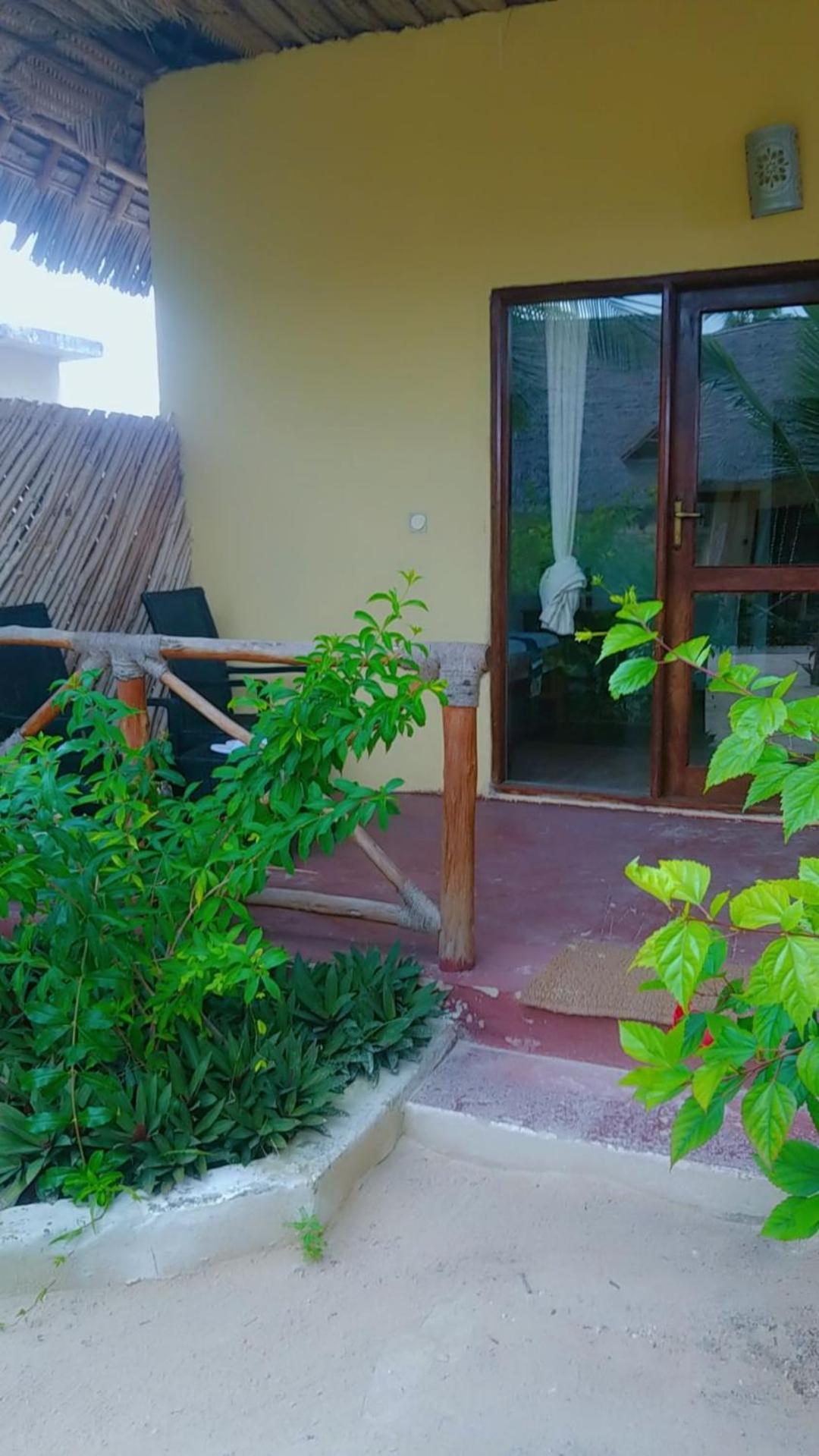 Amber Lodge Pongwe Exterior photo